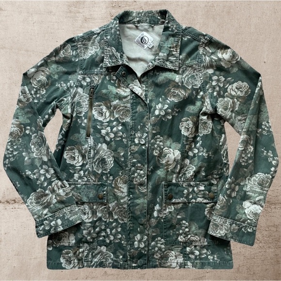 COPY - VOLCOM Cotton Denim The Hunt CAMO FLORAL Jean Jacket Women’s Size 10. - Picture 1 of 16